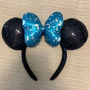 Disney Park Exclusive Minnie Mouse Blue Bow Sequin Ears Headband
